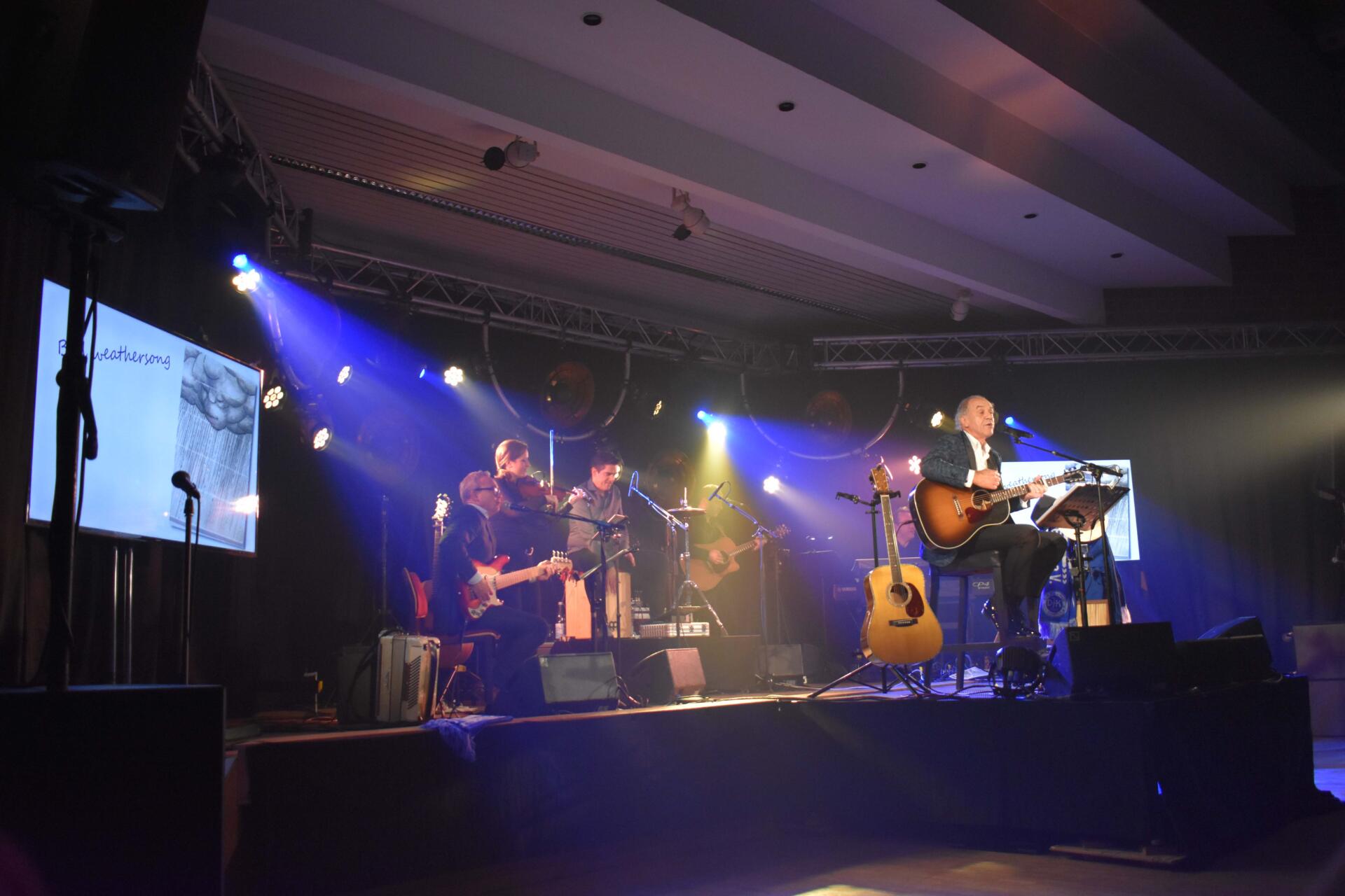 Konzert Anton van Doornmalen in Büderich mit Fußballern Konzert Anton van Doornmalen in Büderich mit Fußballern