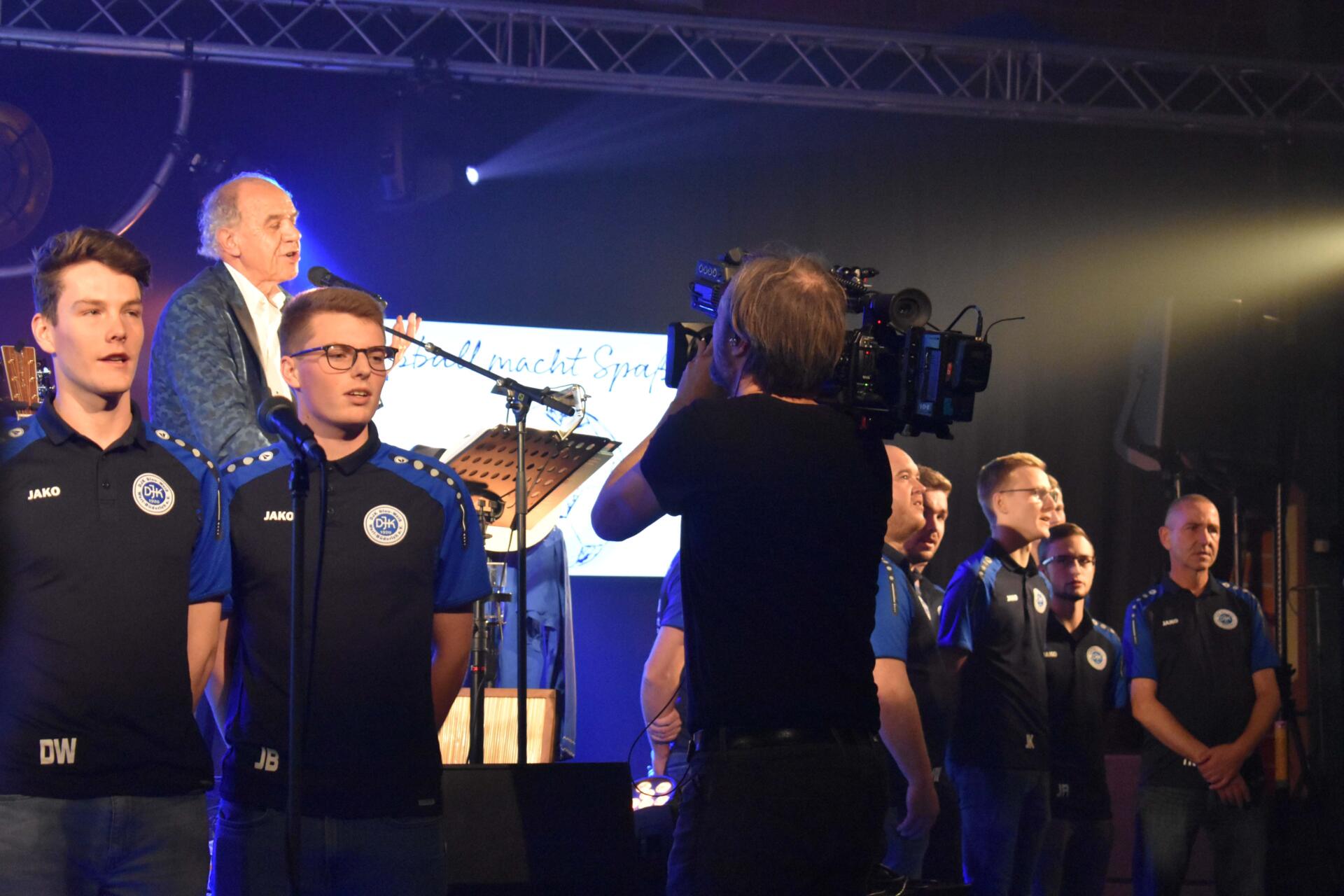 Konzert Anton van Doornmalen in Büderich mit Fußballern Konzert Anton van Doornmalen in Büderich mit Fußballern