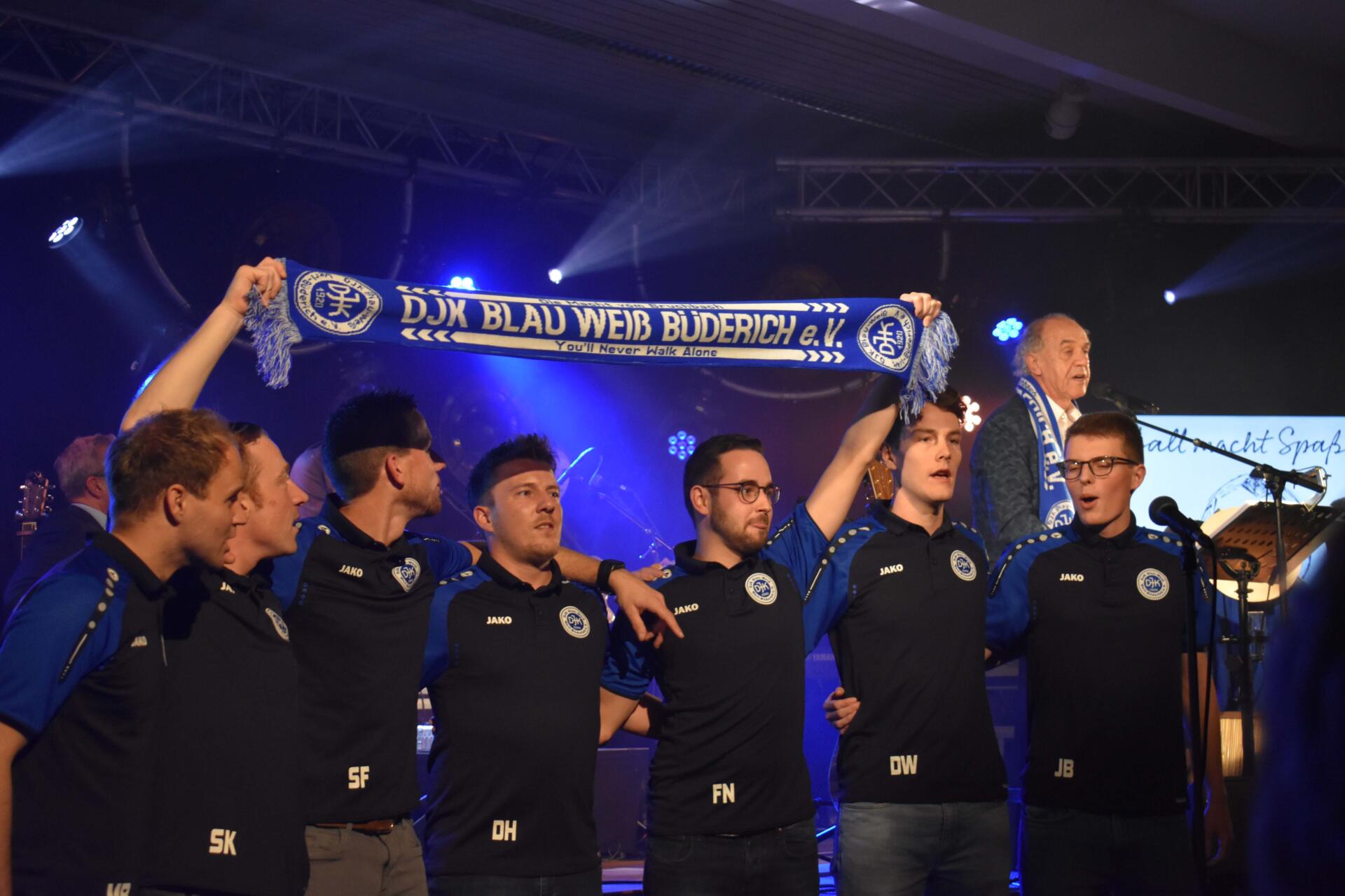 Konzert Anton van Doornmalen in Büderich mit Fußballern Konzert Anton van Doornmalen in Büderich mit Fußballern