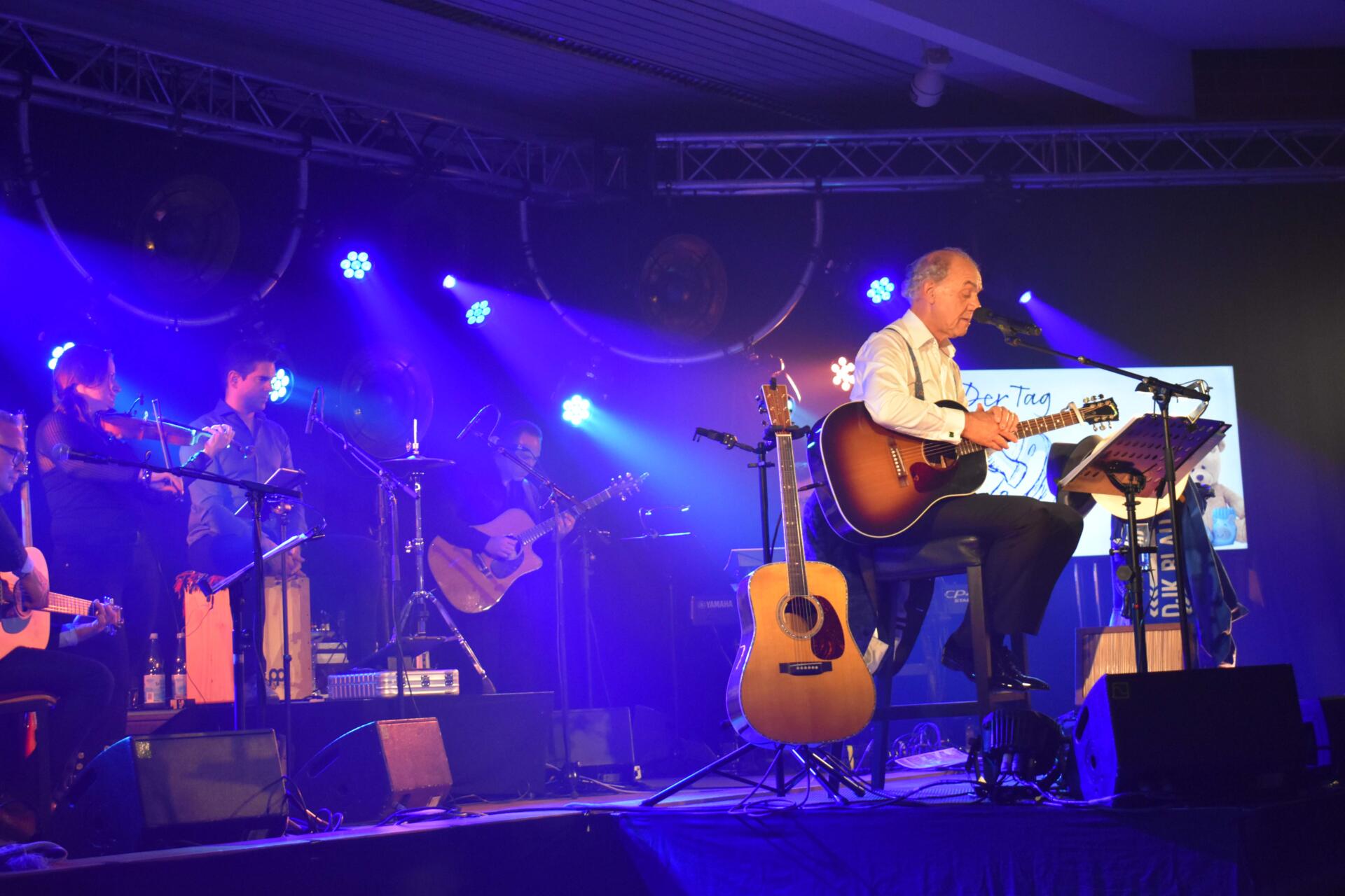 Konzert Anton van Doornmalen in Büderich mit Fußballern Konzert Anton van Doornmalen in Büderich mit Fußballern