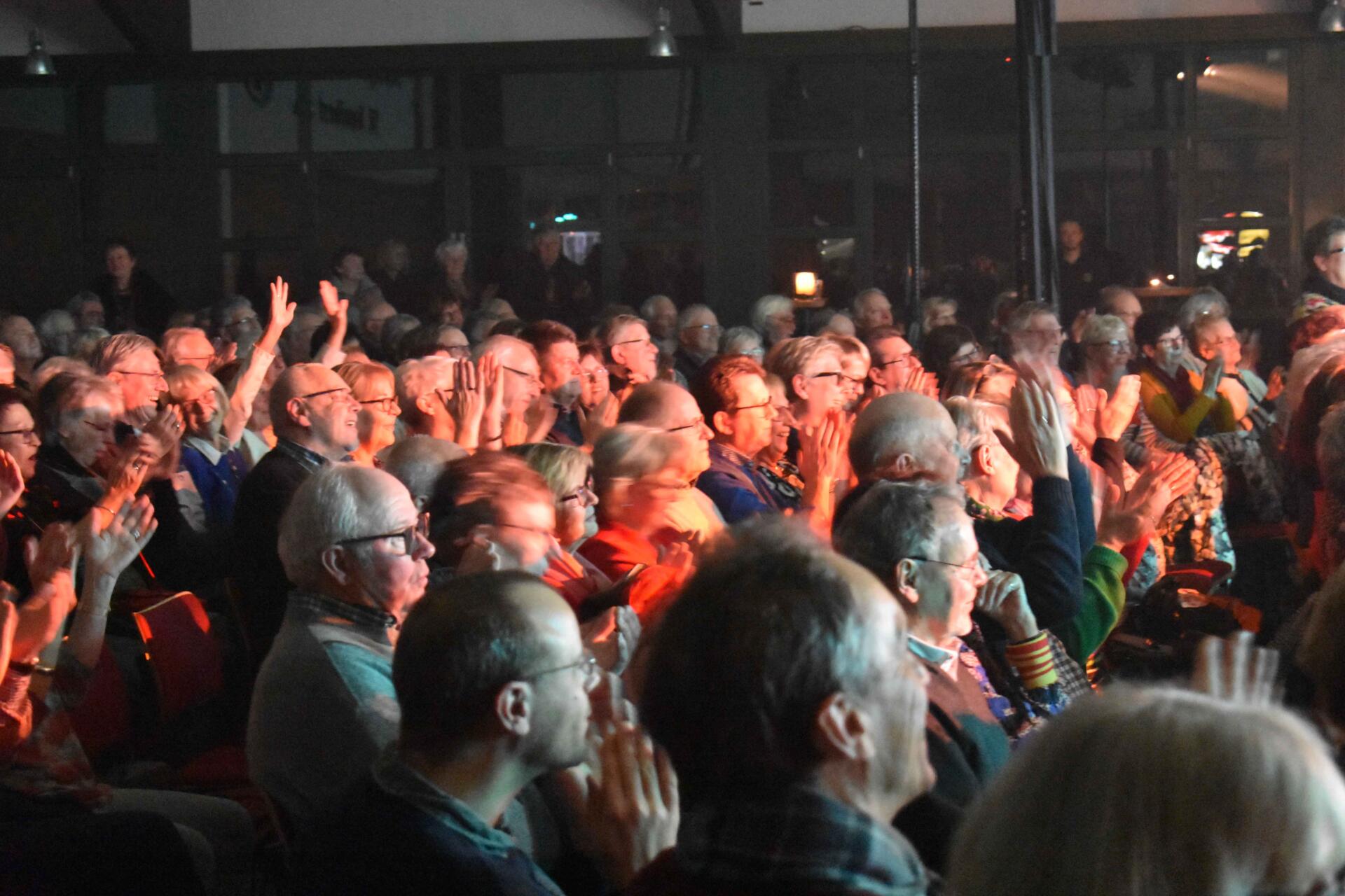 Konzert Anton van Doornmalen in Büderich mit Fußballern Konzert Anton van Doornmalen in Büderich mit Fußballern