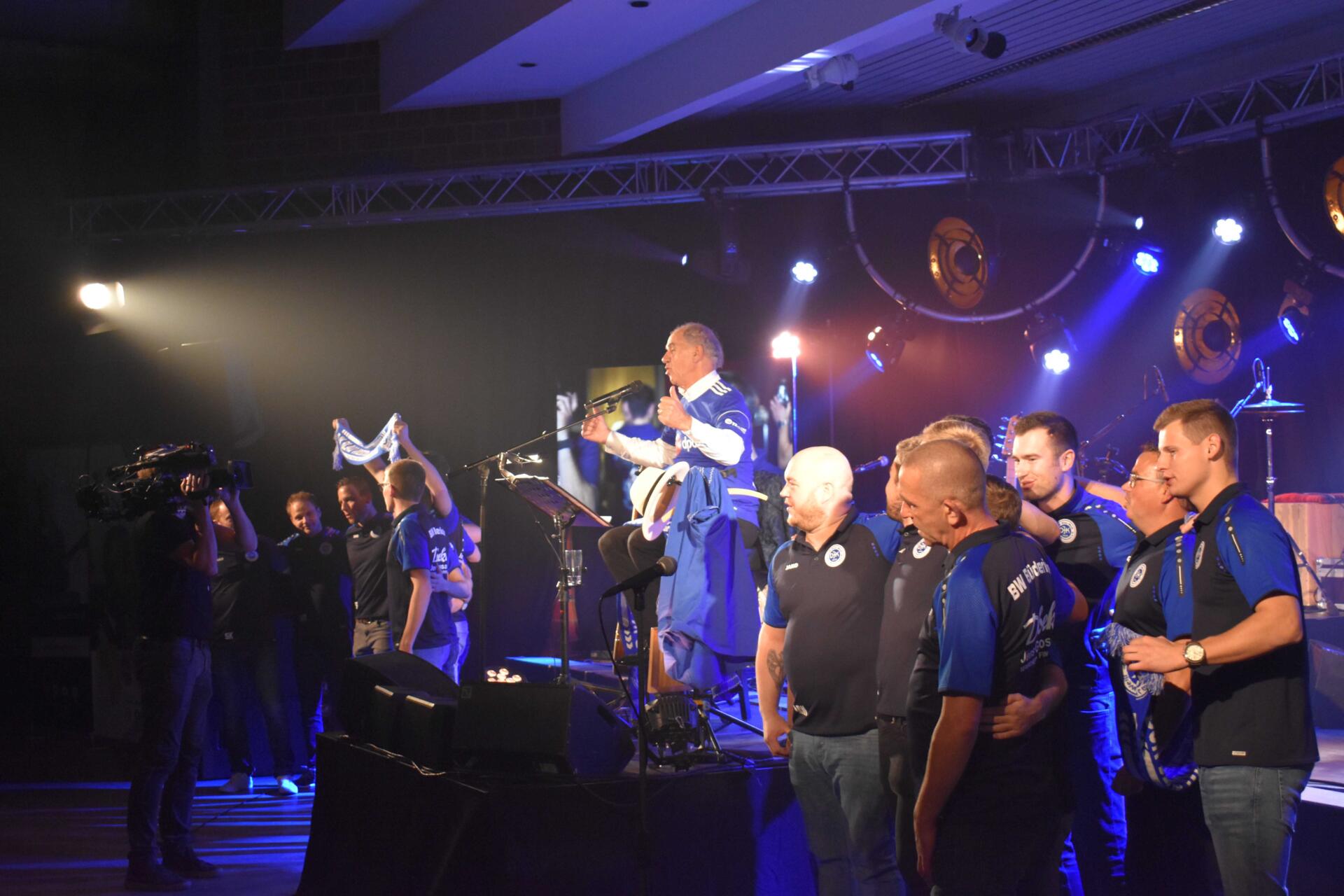 Konzert Anton van Doornmalen in Büderich mit Fußballern Konzert Anton van Doornmalen in Büderich mit Fußballern