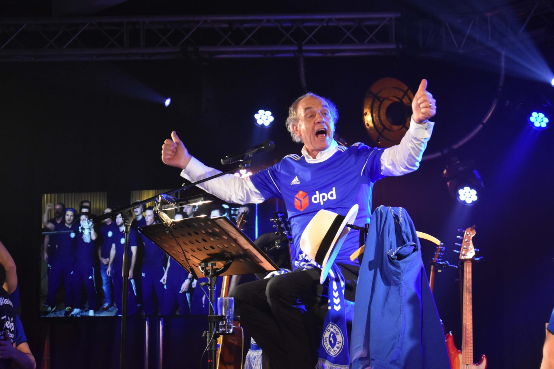 Konzert Anton van Doornmalen in Büderich mit Fußballern Konzert Anton van Doornmalen in Büderich mit Fußballern