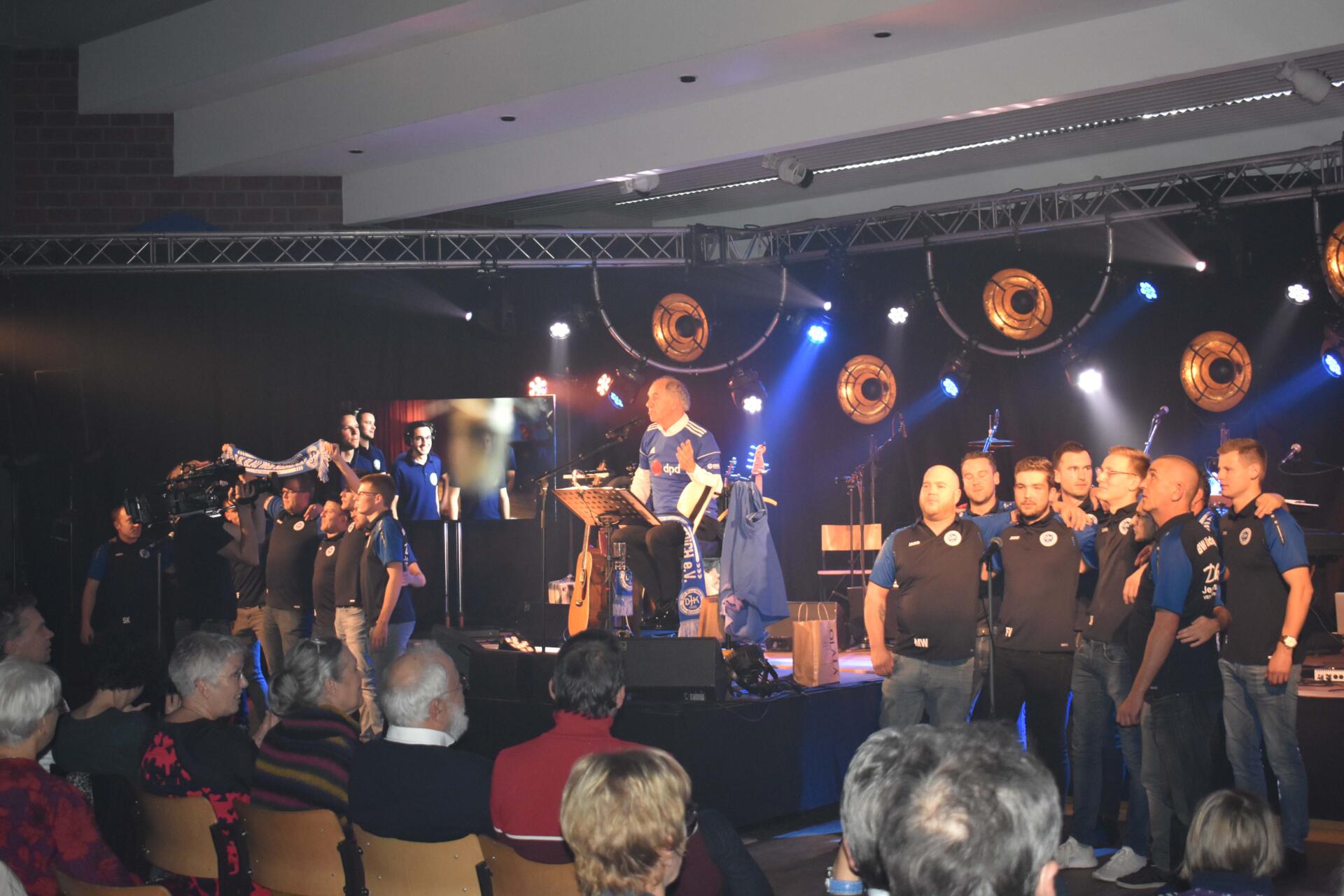 Konzert Anton van Doornmalen in Büderich mit Fußballern Konzert Anton van Doornmalen in Büderich mit Fußballern