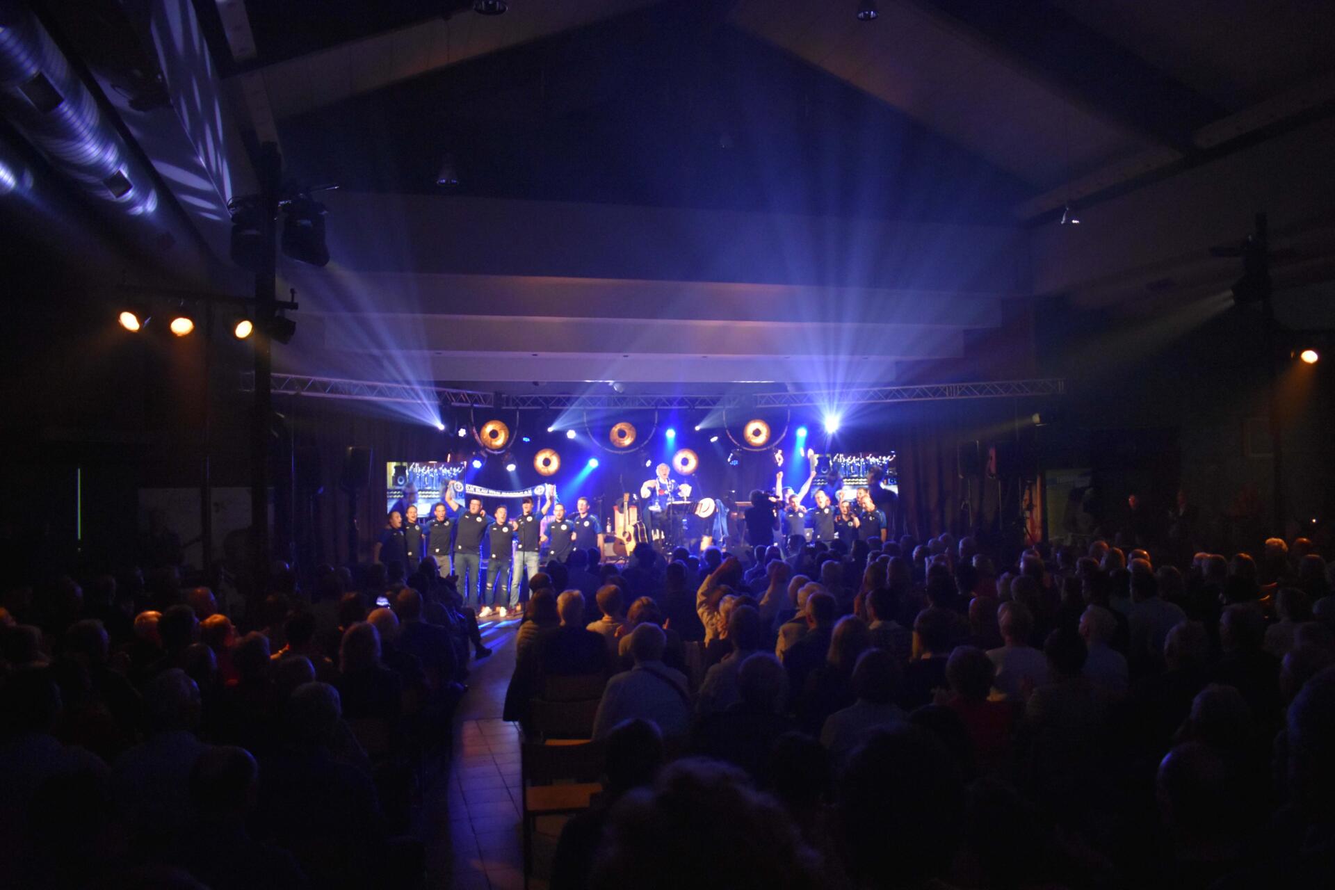 Konzert Anton van Doornmalen in Büderich mit Fußballern Konzert Anton van Doornmalen in Büderich mit Fußballern