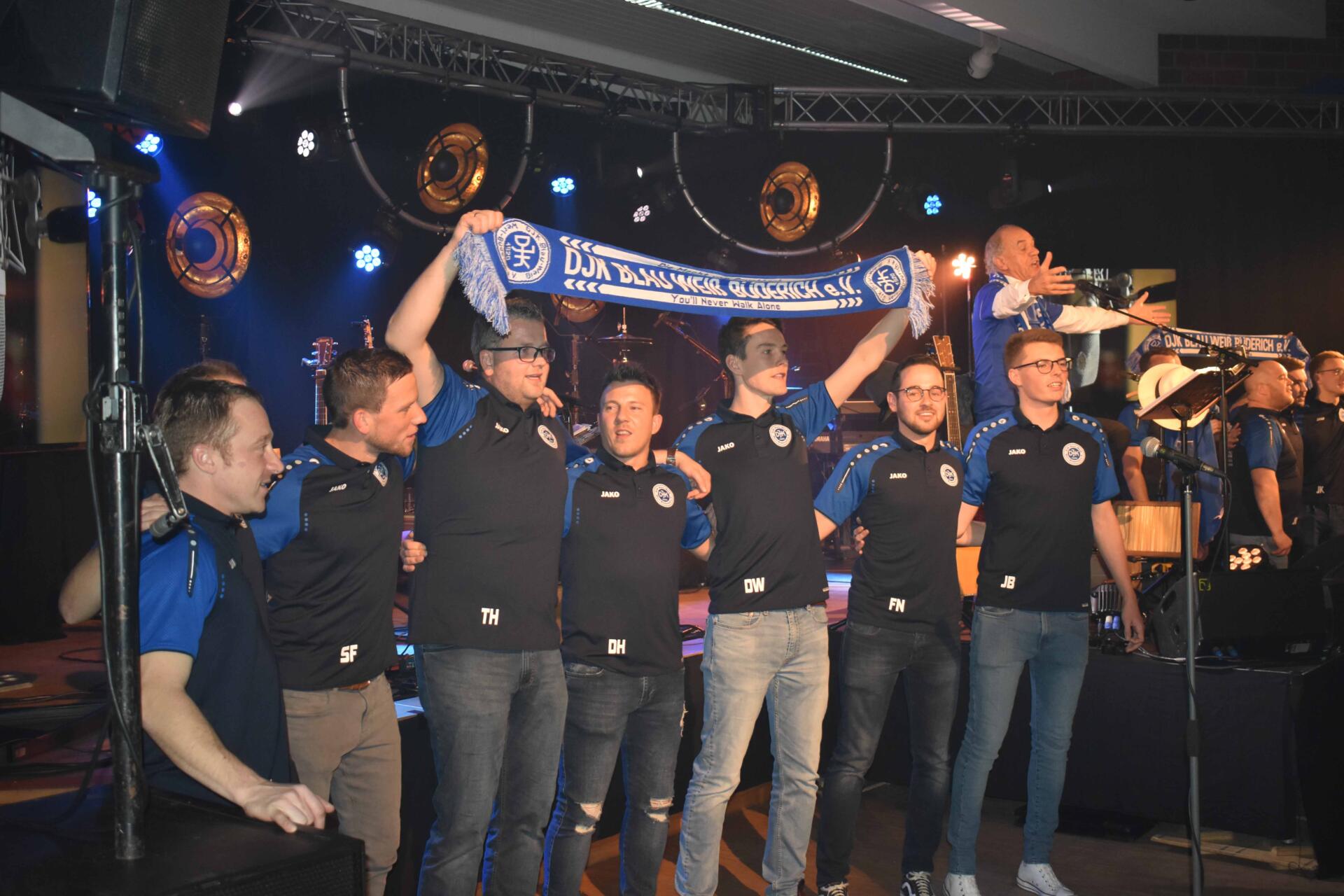 Konzert Anton van Doornmalen in Büderich mit Fußballern Konzert Anton van Doornmalen in Büderich mit Fußballern